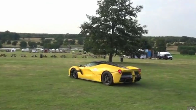 H LaFerrari Aperta πάει και εκτός δρόμου!